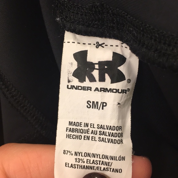 🎉Under Armor UA Black Running Yoga Cropped Pants - Picture 2 of 3